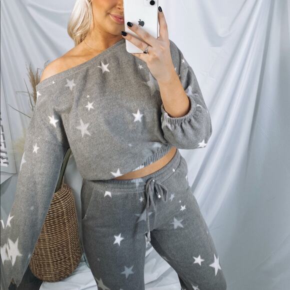 Long sleeve off the shoulder Cropped top high waisted sweatpants Star Lounge Set - Picture 10 of 14